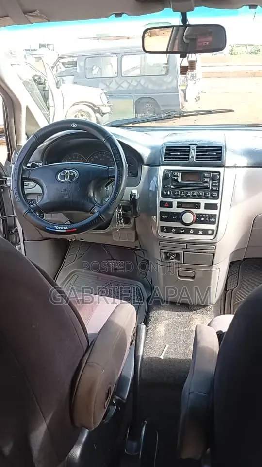 Toyota Avensis Verso 2007 Silver
