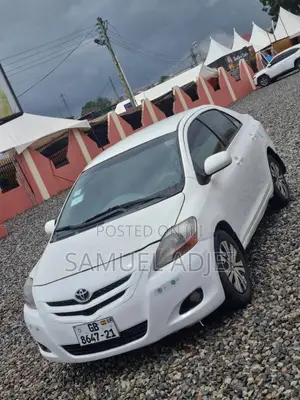 Toyota Yaris 2012 White