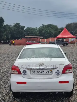 Toyota Yaris 2012 White