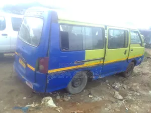 Hyundai H-100 2004 Yellow