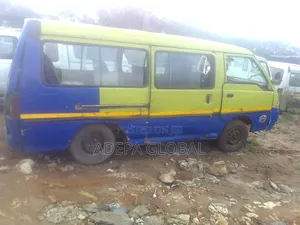 Hyundai H-100 2004 Yellow