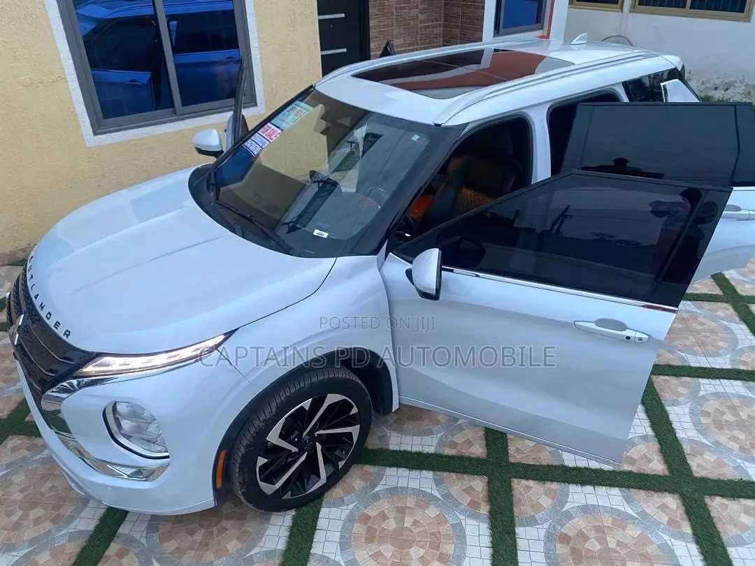 Mitsubishi Outlander 2021 White