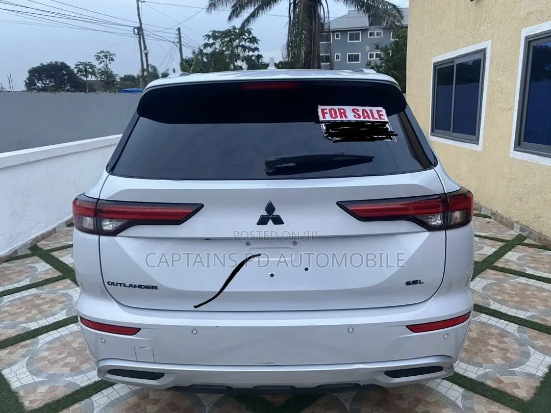 Mitsubishi Outlander 2021 White