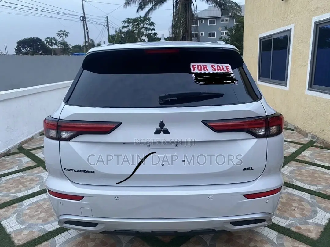 Mitsubishi Outlander 2021 White