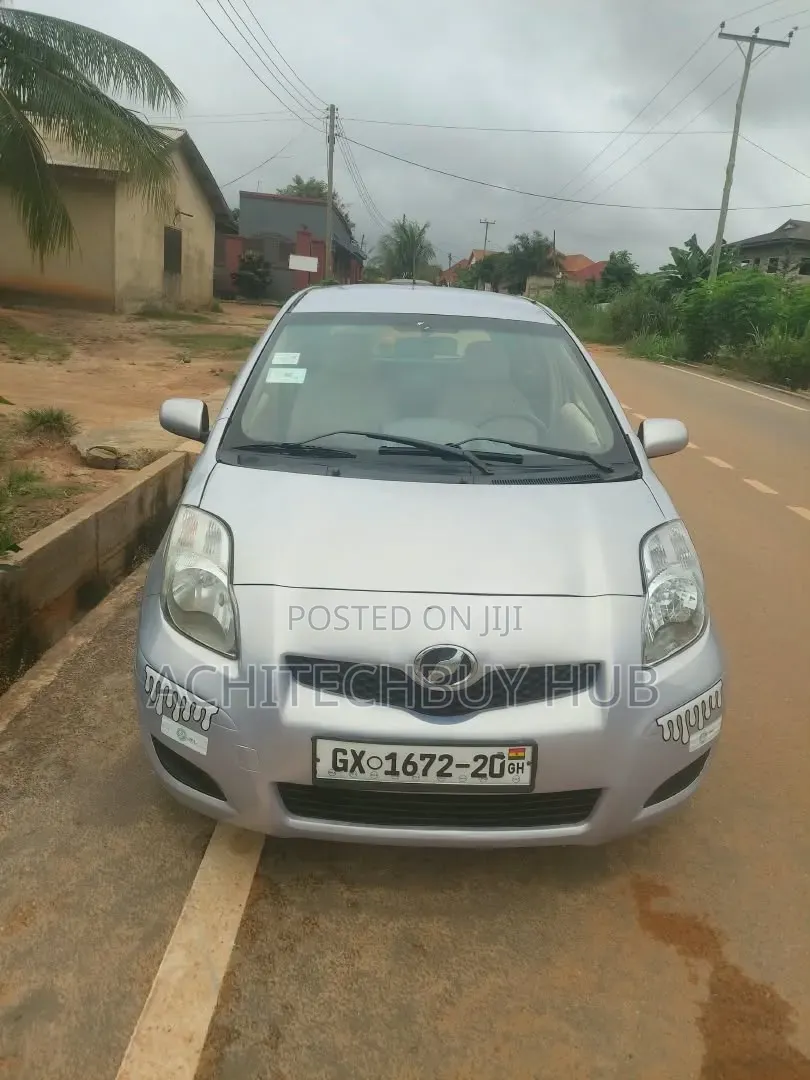 Toyota Vitz 2010 Gray