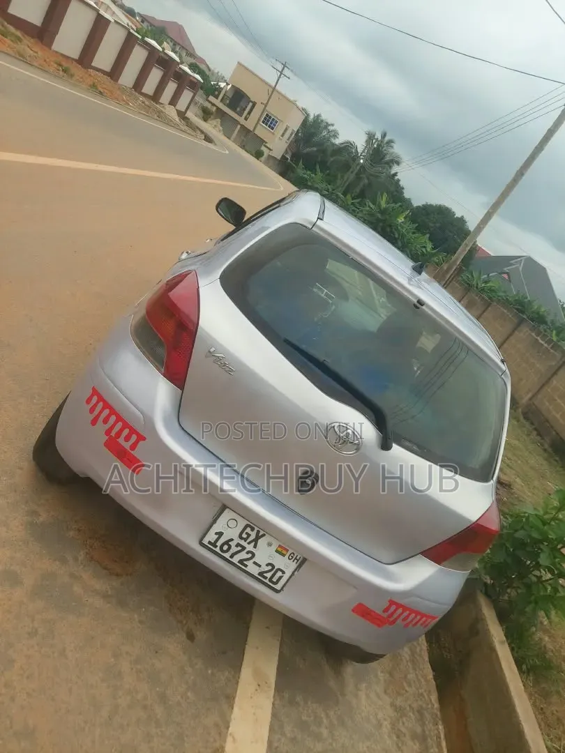 Toyota Vitz 2010 Gray