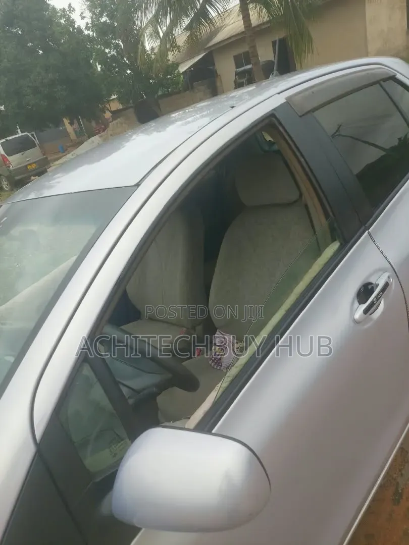 Toyota Vitz 2010 Gray