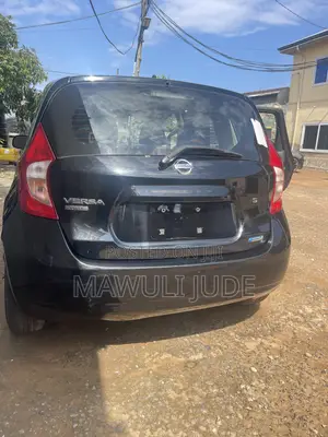 Nissan Versa 1.6 SV 2016 Black