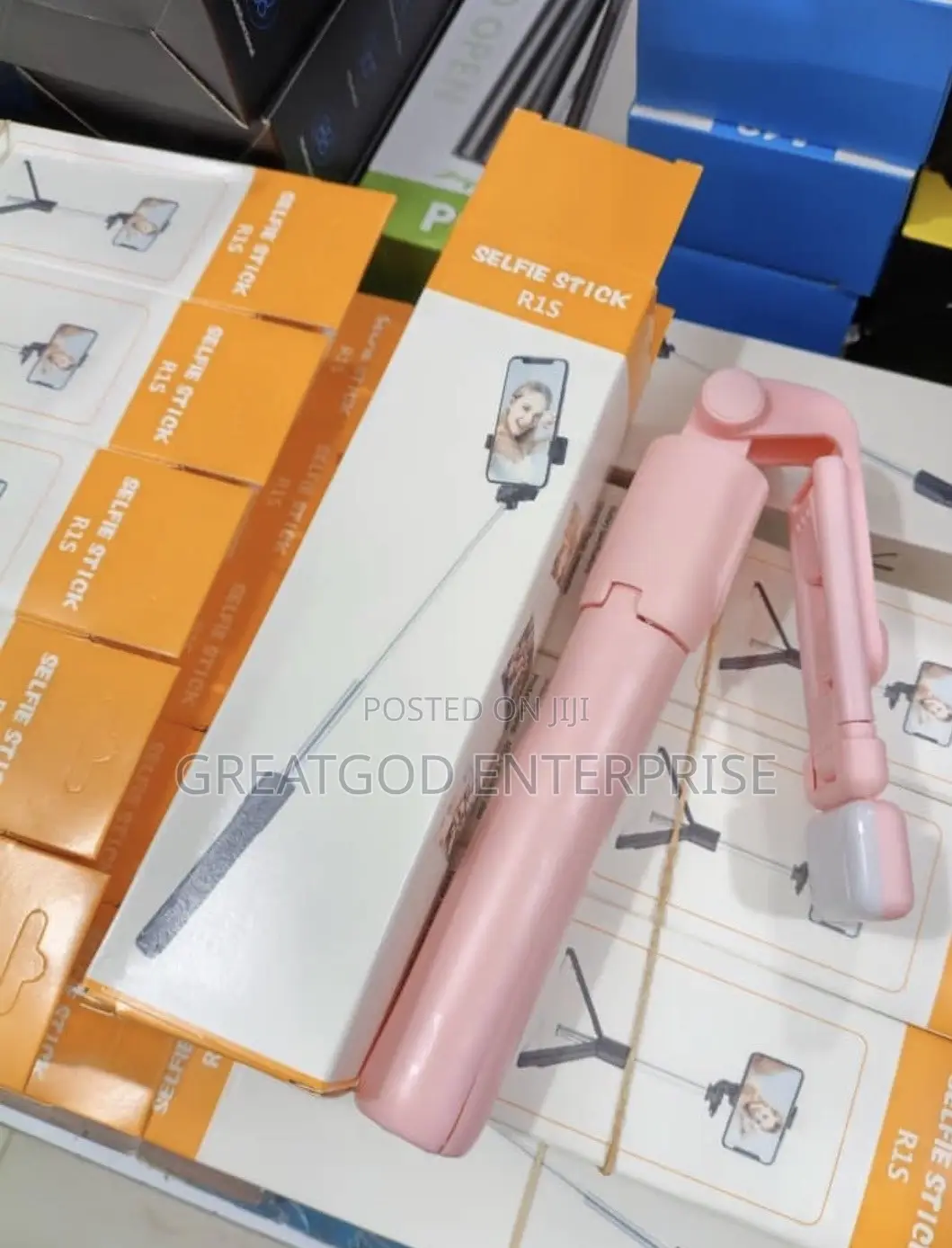 R1S Bluetooth Selfie Stick Tripod