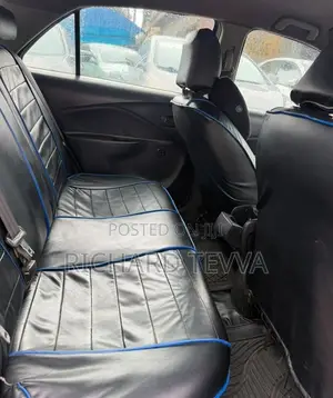 Toyota Yaris Base Sedan 4dr 2010 Silver