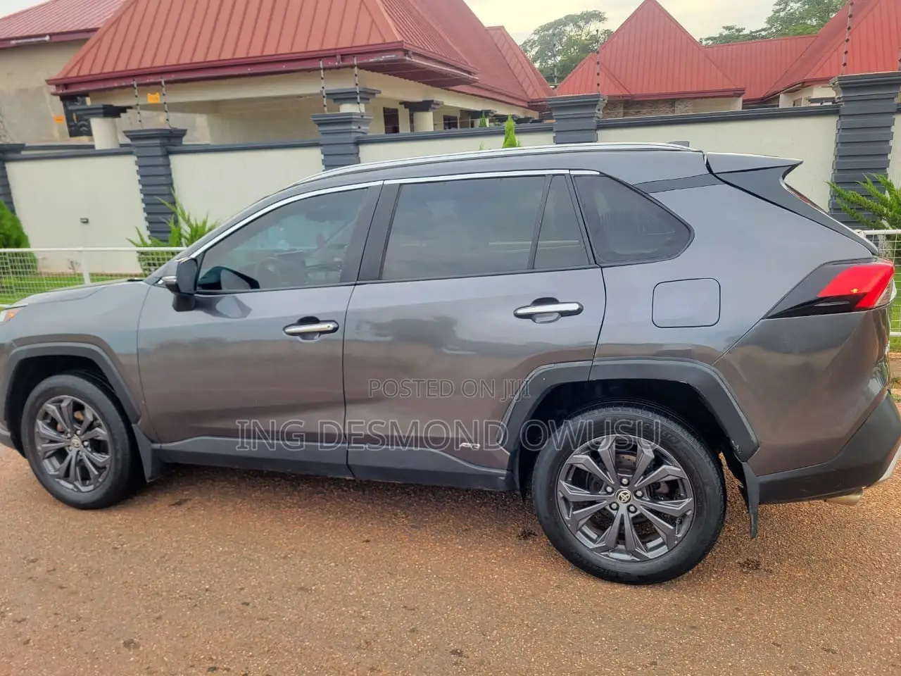 Toyota RAV4 Limited 2022 Gray
