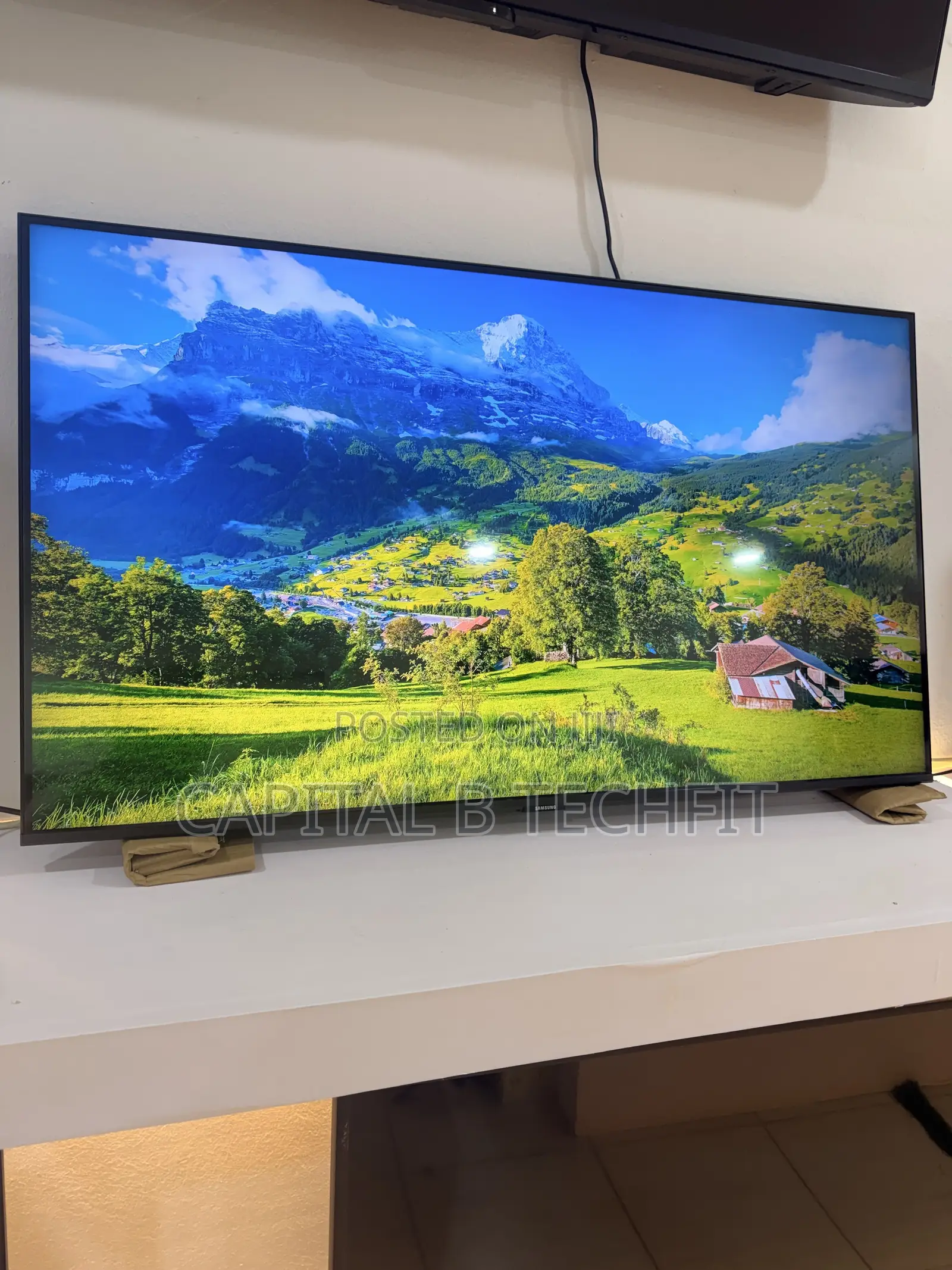 43inches Crystal Full Digital Satellite 4k HDR UHD SMART SAMSUNG TV