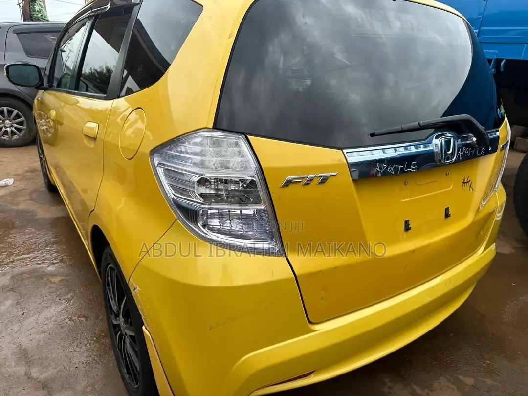 Honda Fit 2014 Yellow