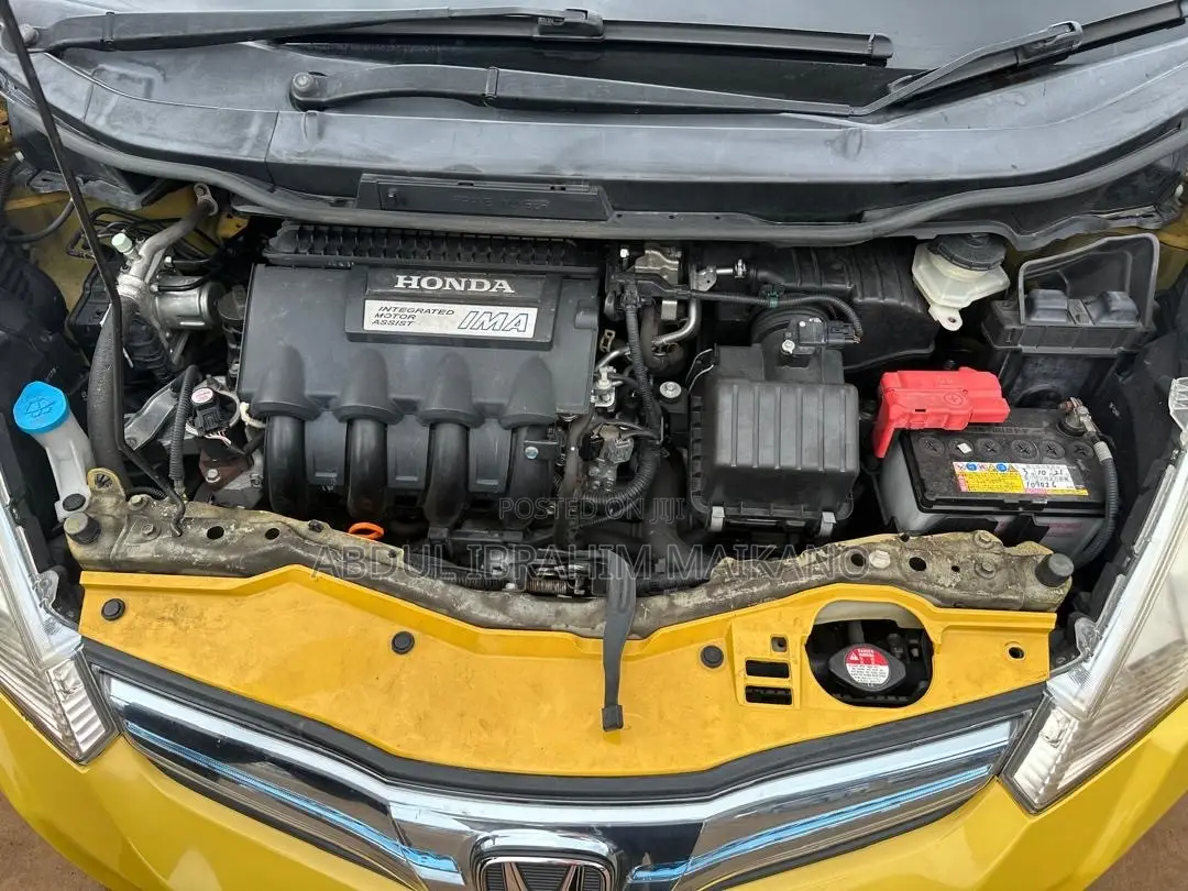 Honda Fit 2014 Yellow