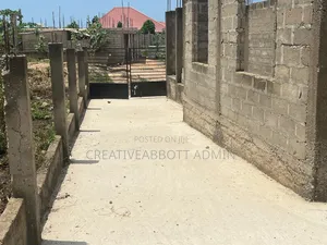 8bdrm Duplex in Limousine Estates, Budumburam for sale