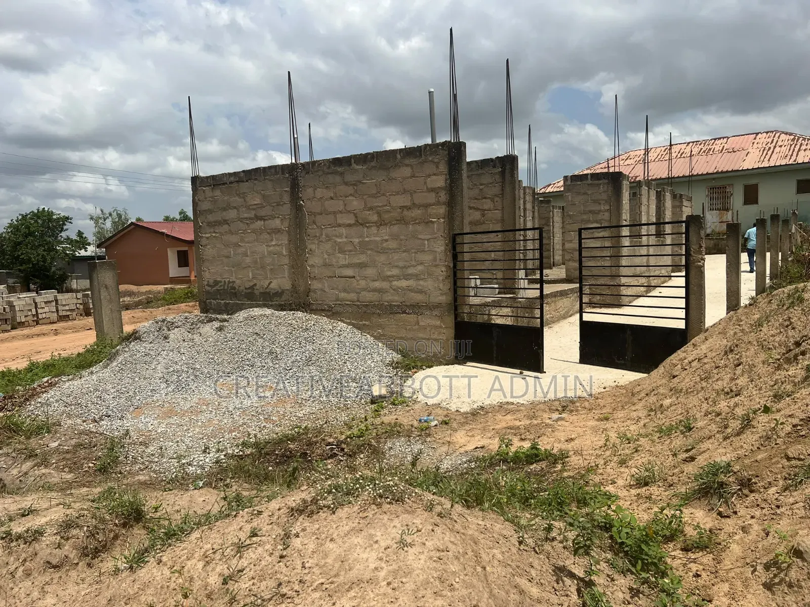 8bdrm Duplex in Limousine Estates, Budumburam for sale