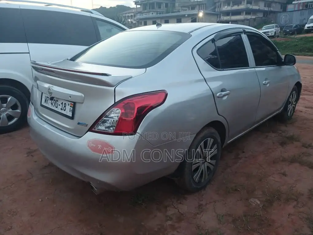 Nissan Versa 1.6 S 4dr Sedan (1.6L 4cyl 5M) 2014 Silver