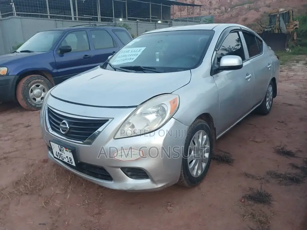 Nissan Versa 1.6 S 4dr Sedan (1.6L 4cyl 5M) 2014 Silver