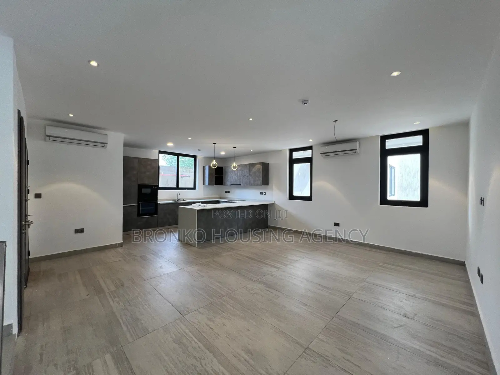 4bdrm Townhouse / Terrace in Bronko Housing, American House for rent