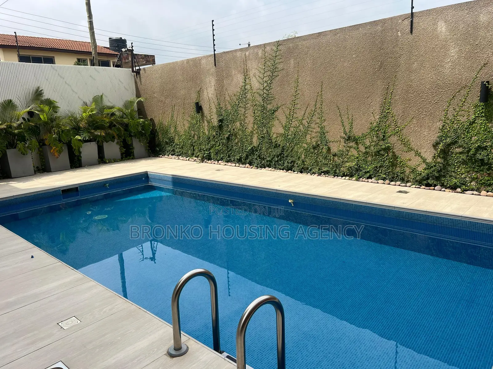 4bdrm Townhouse / Terrace in Bronko Housing, American House for rent