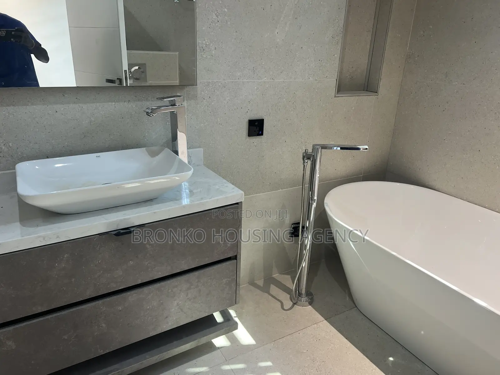 4bdrm Townhouse / Terrace in Bronko Housing, American House for rent