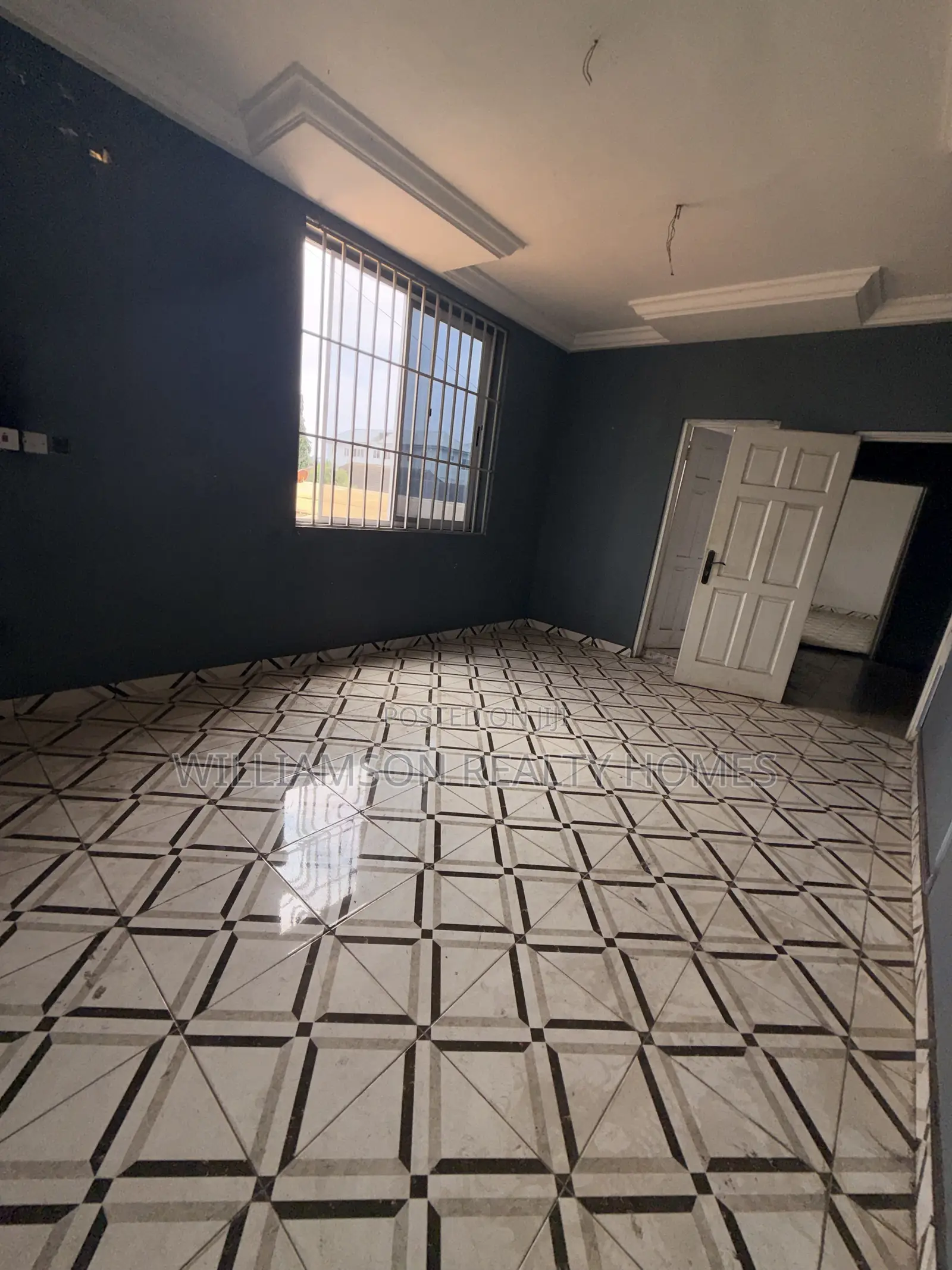 3bdrm Apartment in Community 18 Road, Spintex for rent