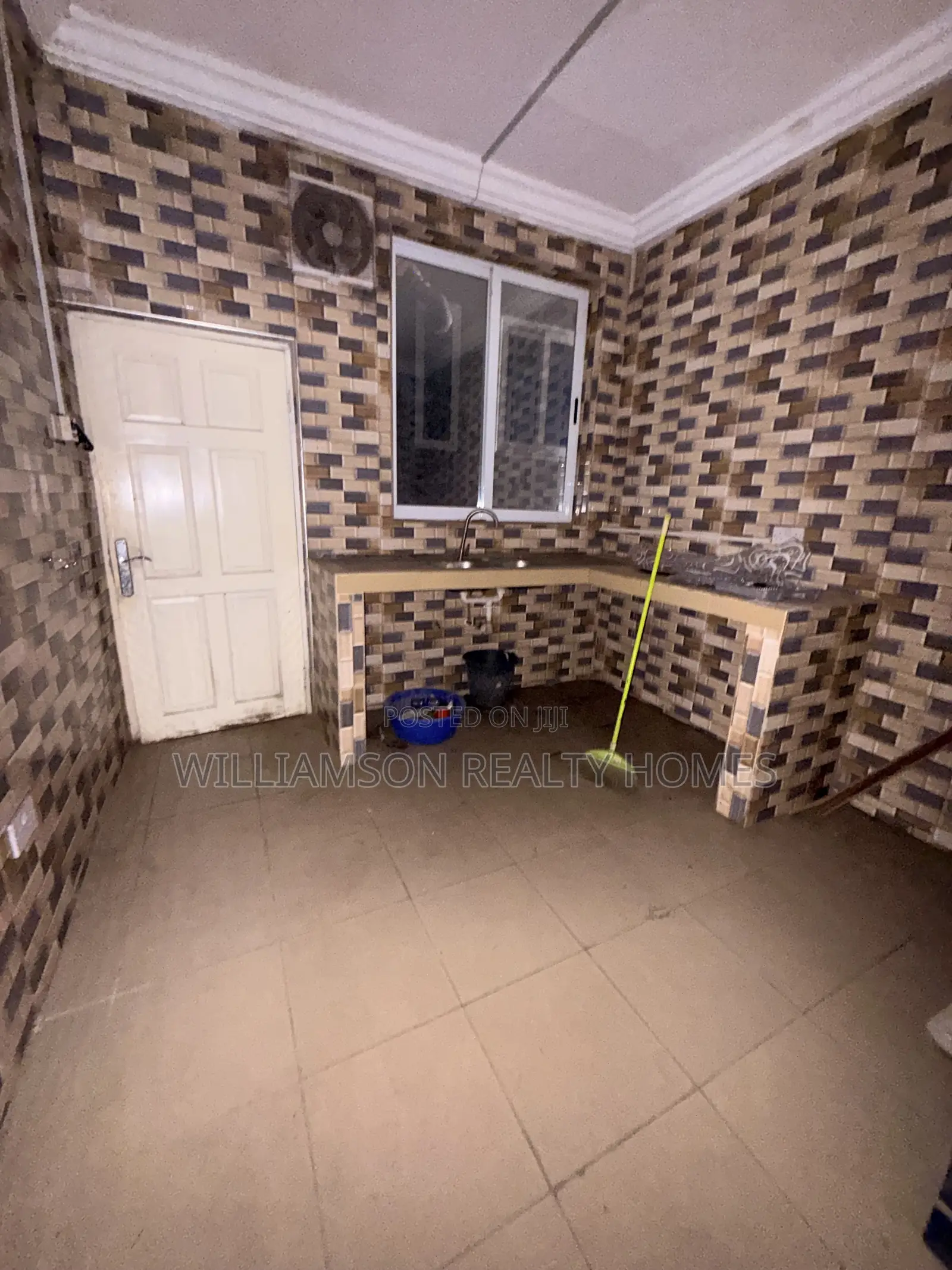 3bdrm Apartment in Community 18 Road, Spintex for rent