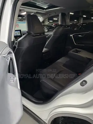 Toyota RAV4 XLE AWD 2023 White