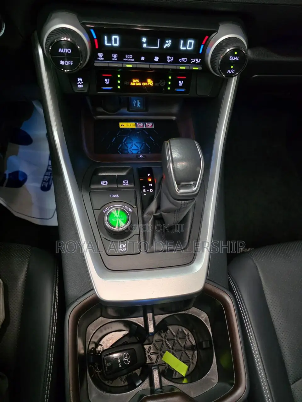 Toyota RAV4 XLE AWD 2023 White