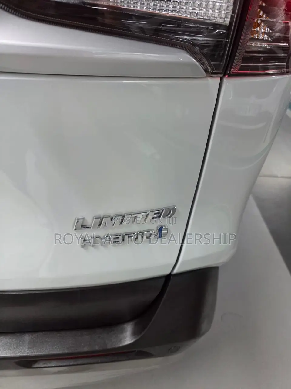 Toyota RAV4 XLE AWD 2023 White