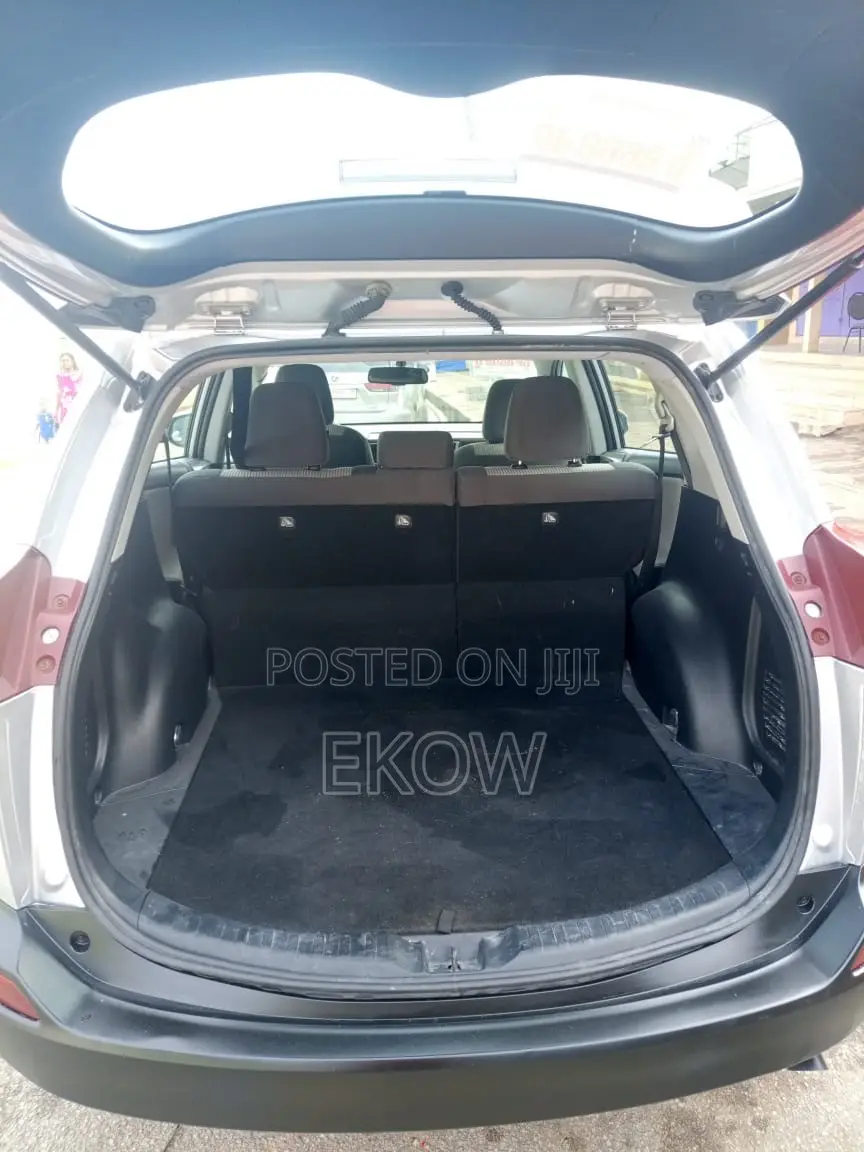 Toyota RAV4 LE 4dr SUV AWD (2.5L 4cyl 6A) 2014