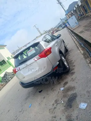 Toyota RAV4 LE 4dr SUV AWD (2.5L 4cyl 6A) 2014