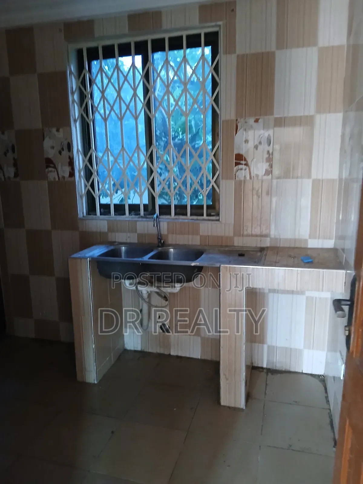 1bdrm Apartment in West Hills Mall for rent
