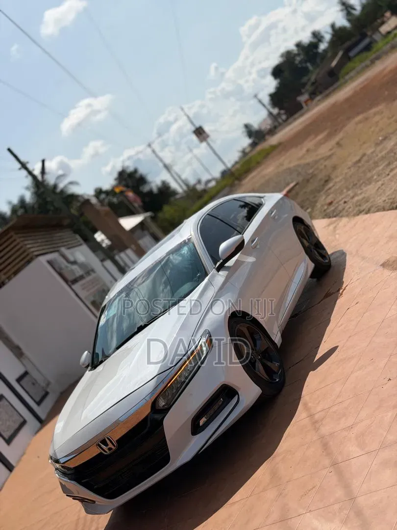 Honda Accord 2018 Off white