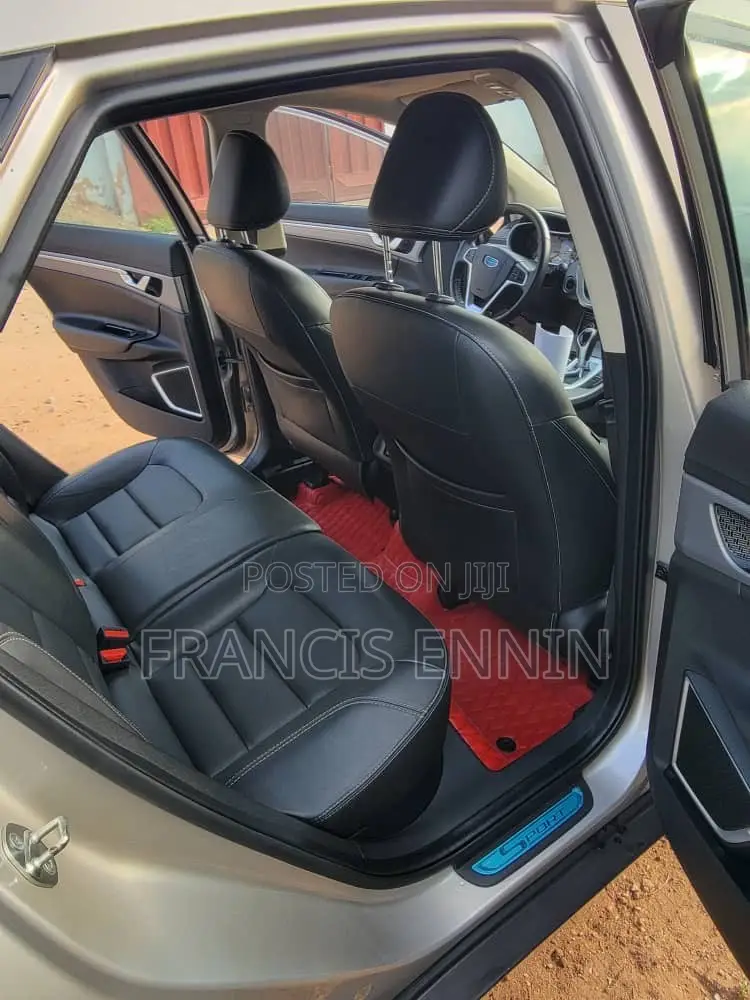 Geely Emgrand EV450 2018 Gold