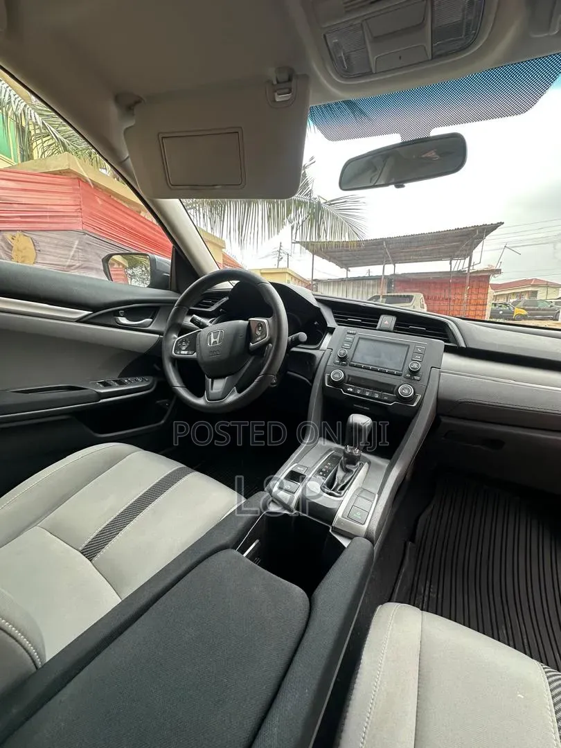 Honda Civic LX Sedan 2018 Silver