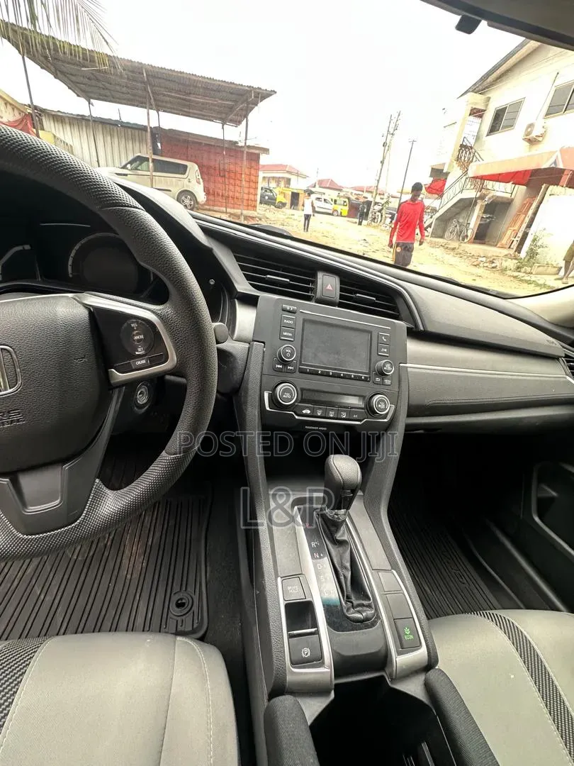 Honda Civic LX Sedan 2018 Silver