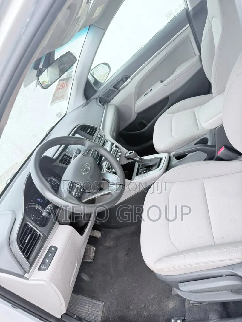 Hyundai Elantra SE 2020 Silver