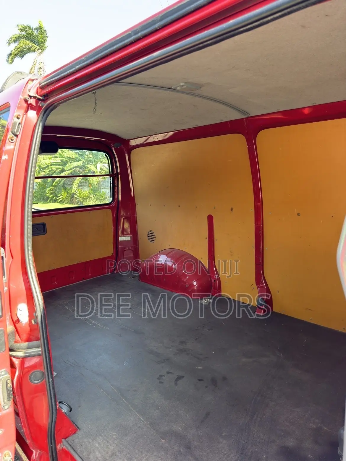 Toyota HiAce 2000 White