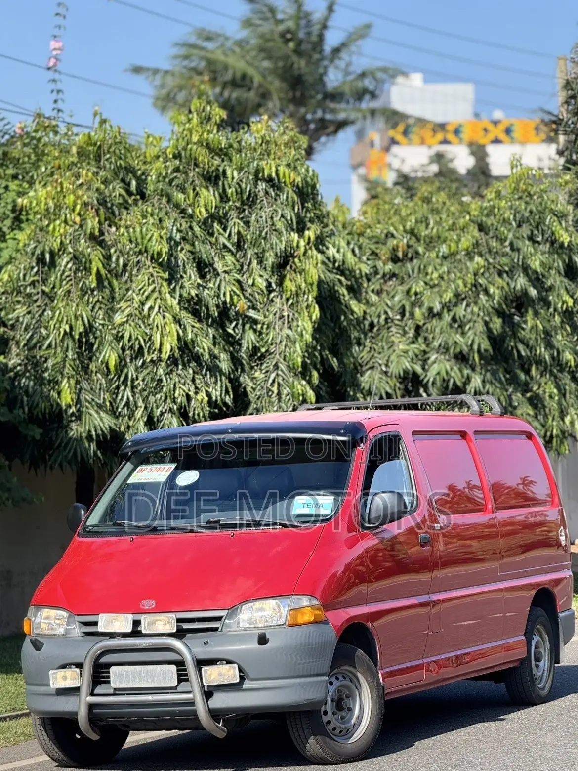 Toyota HiAce 2000 White