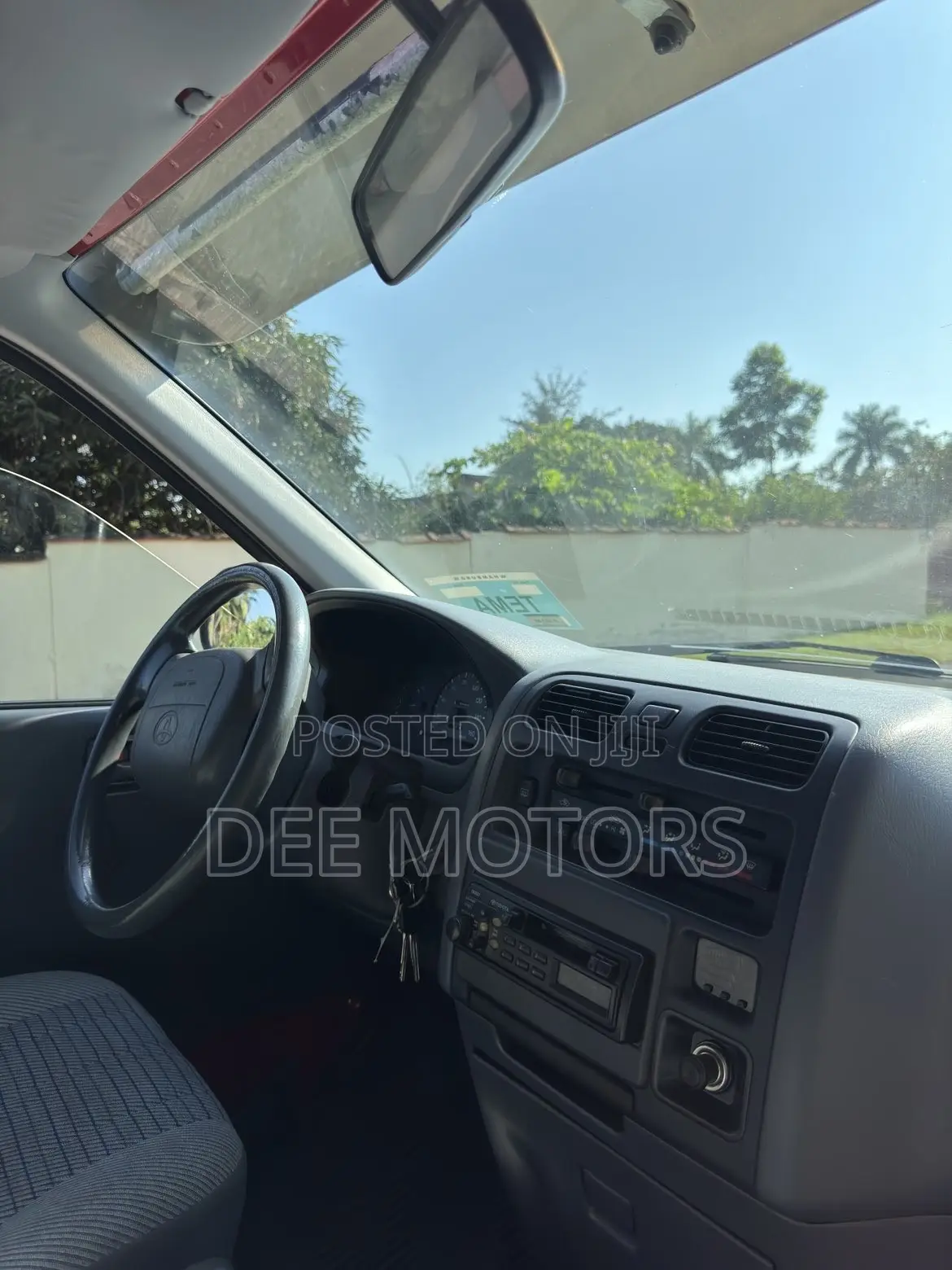 Toyota HiAce 2000 White