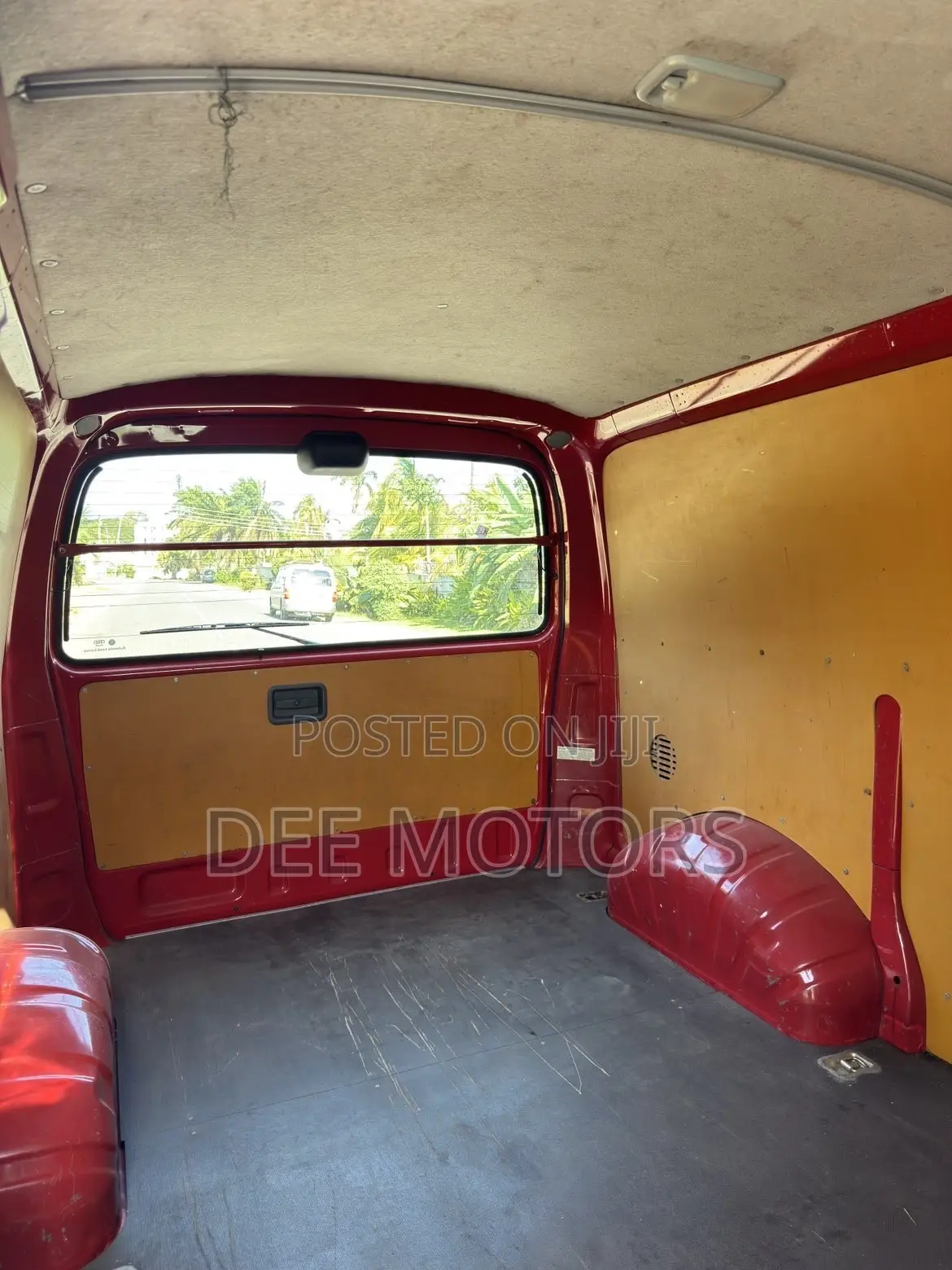 Toyota HiAce 2000 White