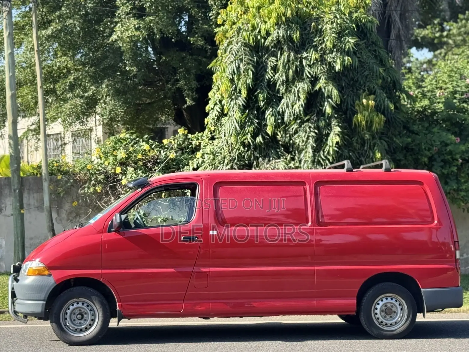 Toyota HiAce 2000 White