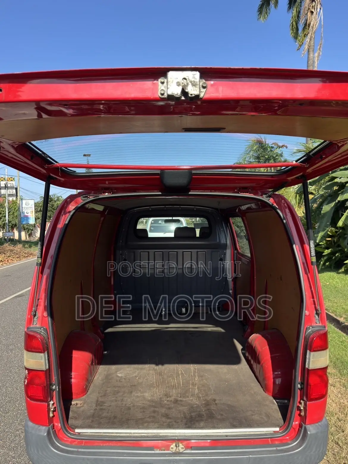 Toyota HiAce 2000 White