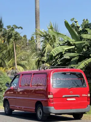 Toyota HiAce 2000 White