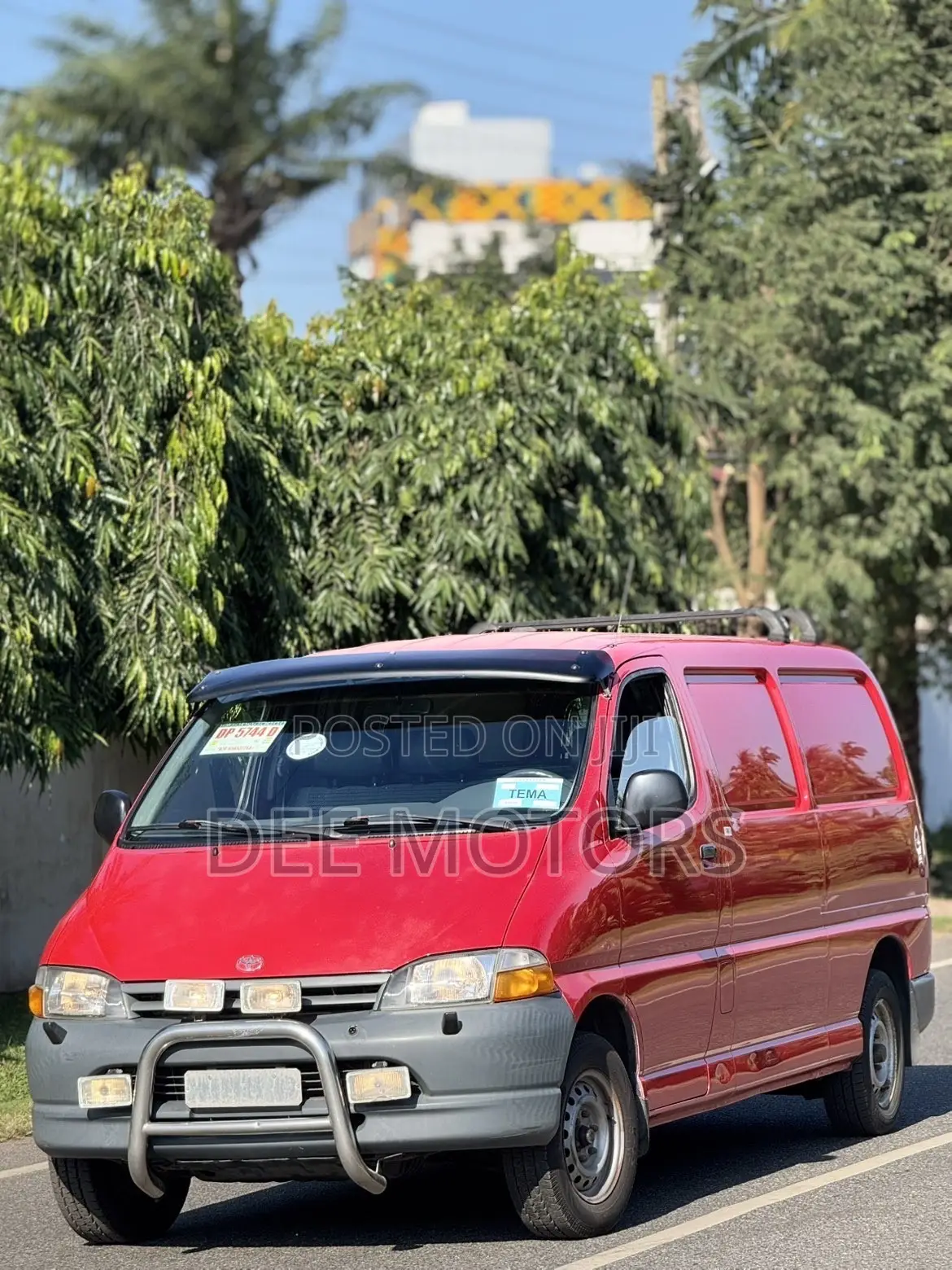 Toyota HiAce 2000 White