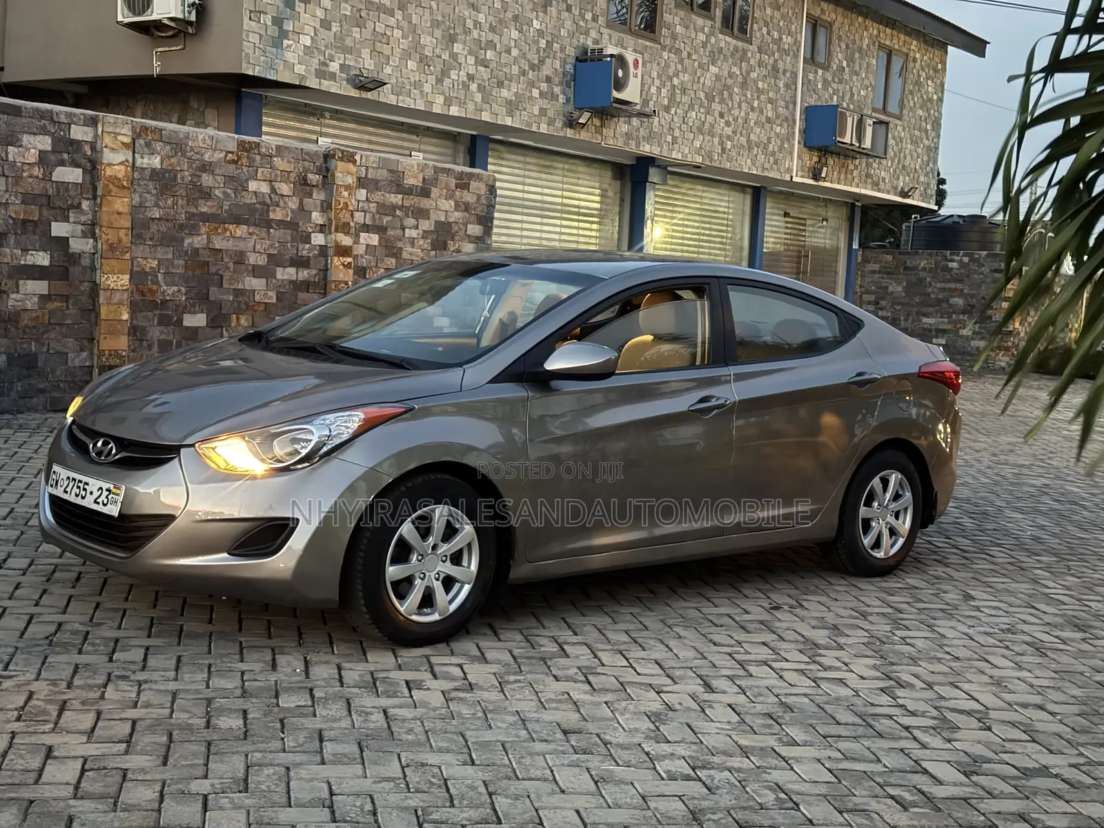 Hyundai Elantra GLS Sedan FWD (1.8L 4cyl 6M) 2013 Gray