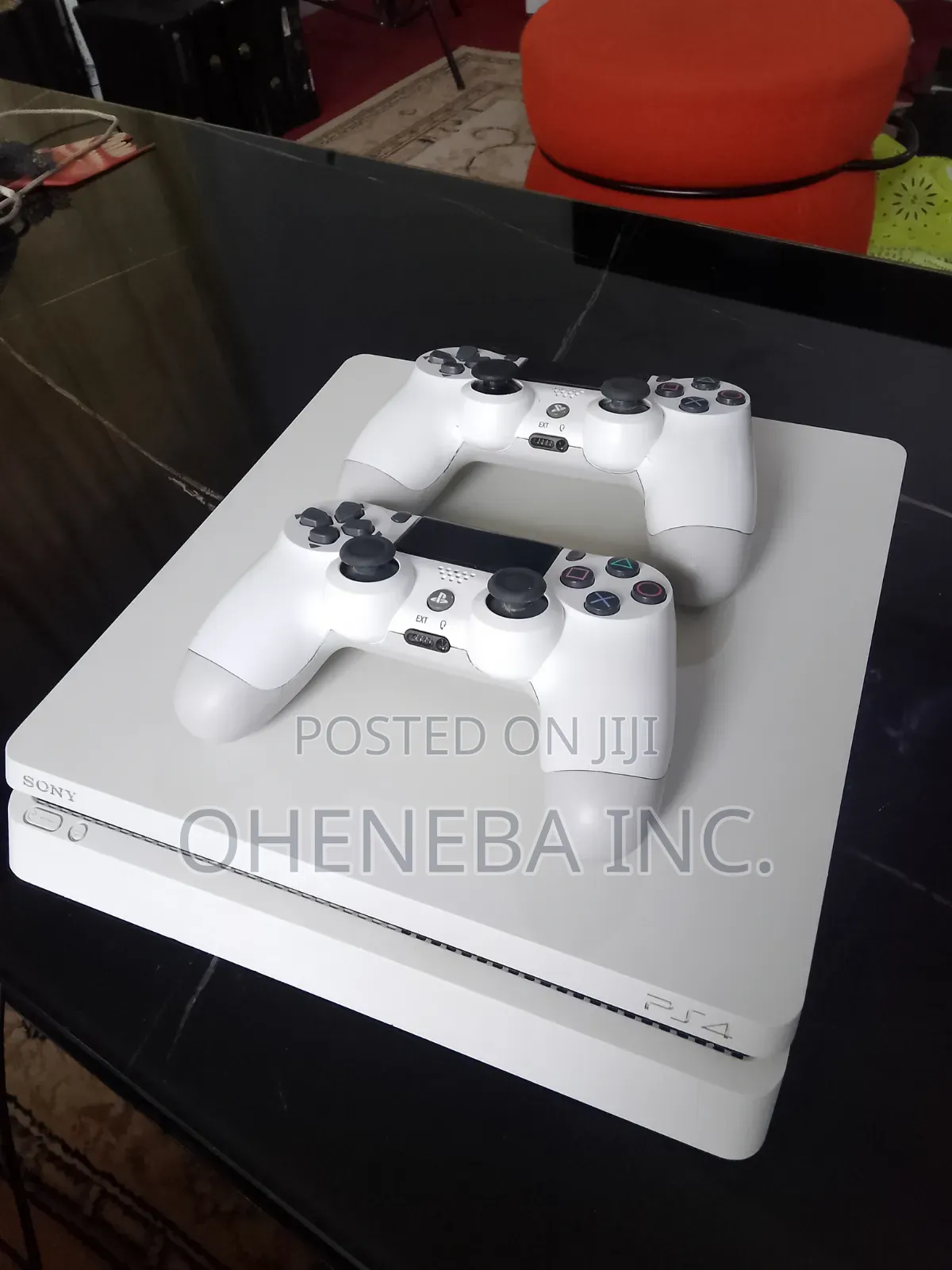 Special Edition PS4 Slim 1TB + Games + 2 Controllers