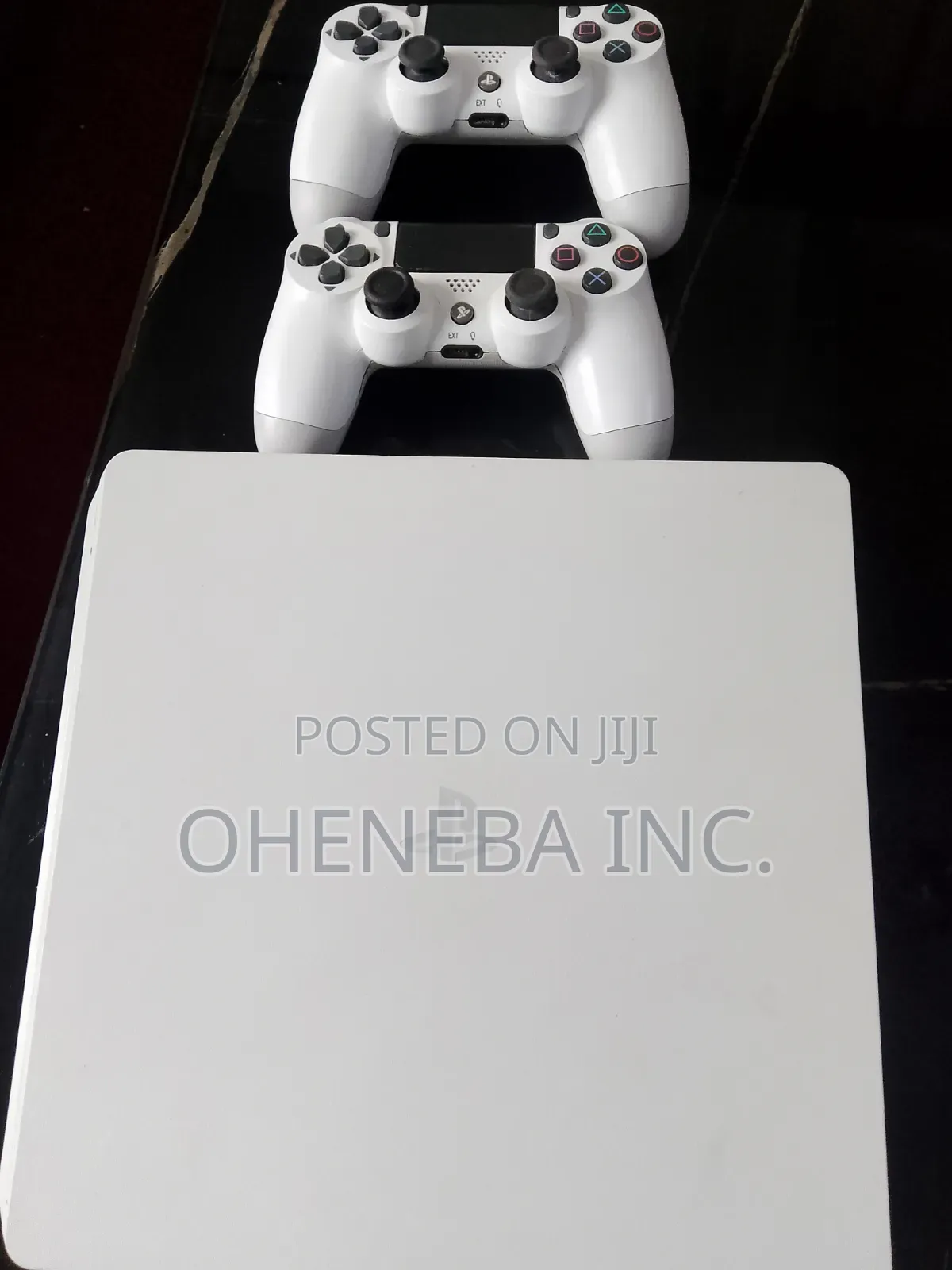 Special Edition PS4 Slim 1TB + Games + 2 Controllers
