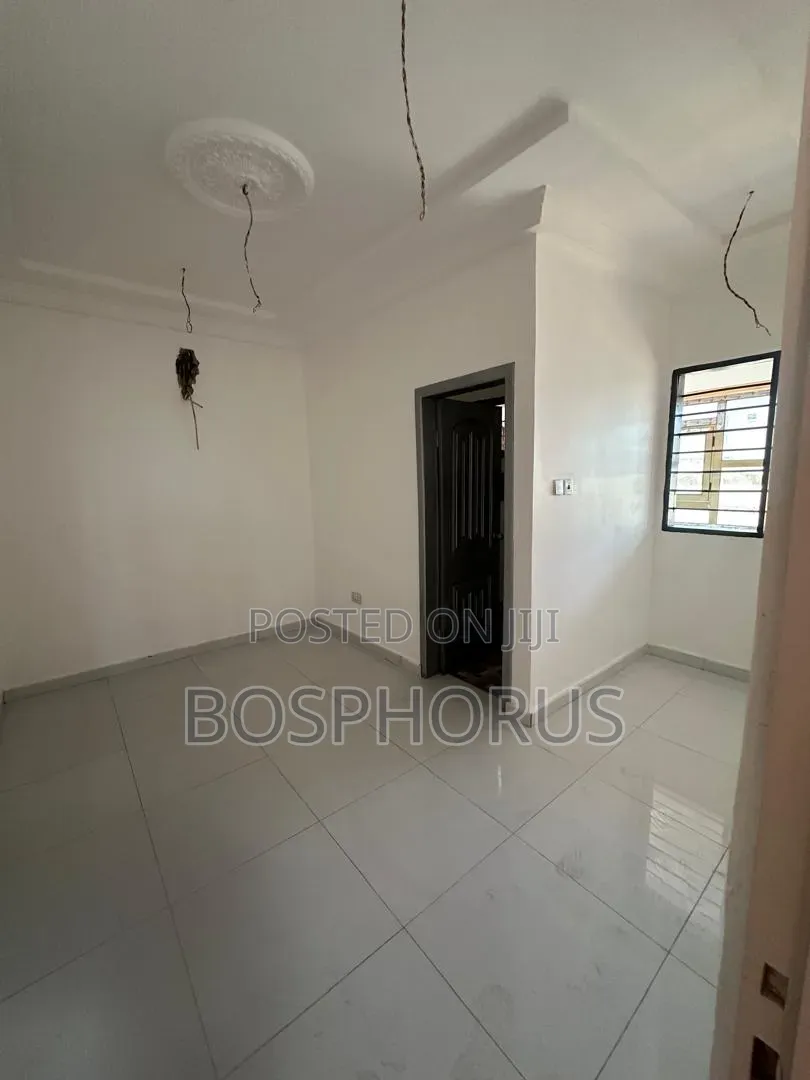 15bdrm House in Kwashiman, A-Lang for sale